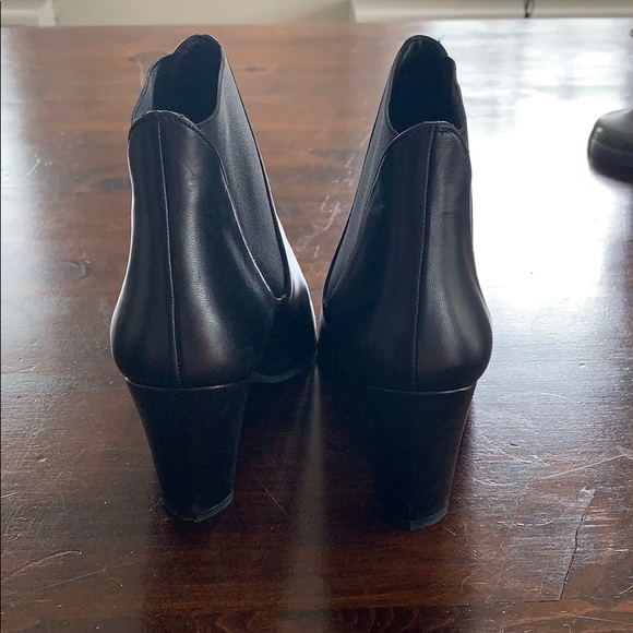 Beautiful leather Stuart Weitzman Booties! Sz 8 - Picture 4 of 6